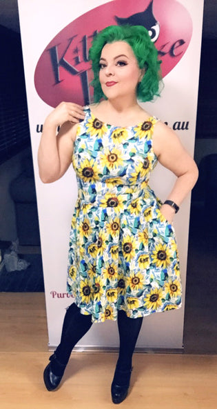  Lady Vintage Tea Dress in Sunflower Print - Kitty Deluxe Selfie