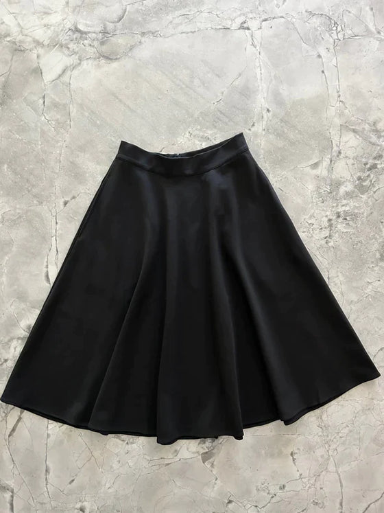 Retrolicious Charlotte Nova Swing Skirt in Black